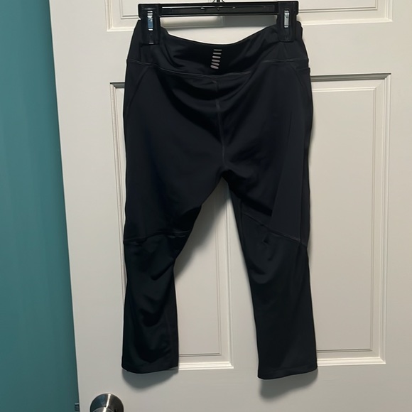 Under Armour Compression Heatgear Capris - Picture 2 of 10